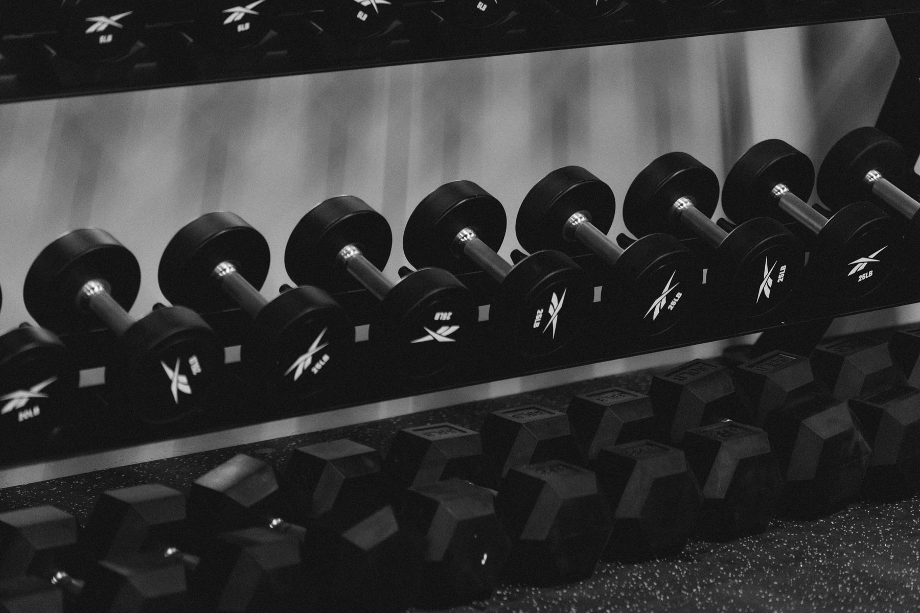 Área de fuerza y pesas libres